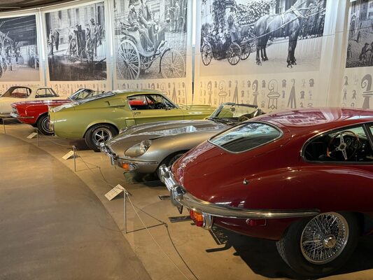 Jaguar E-Type als Coupé und als Cabriolet - Pantheon Sonderschau "Cabriolet oder Coupé?" 2025