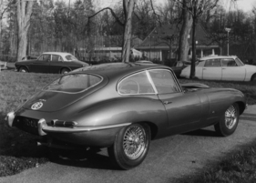 Jaguar E-Type - das wundervoll geschwungene Heck des E-Type Coupés anlässlich des Genfer Autosalons 1961