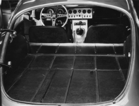 Jaguar E-Type - der Kofferraum ist sehr gut zugänglich - Genfer Autosalon 1961