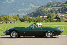 Jaguar E-Type im Anflug - British Car Meeting 2015 in Mollis