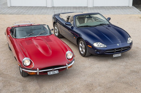 Jaguar E-Types Series 2 (1970) und Jaguar XK8 Convertible (2000) - es gibt durchaus Ähnlichkeiten im Designvergleich (2000)