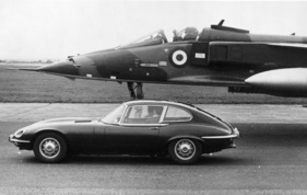 Jaguar E V12 (1971) - das V-12-Coupé mit seinem Namensvetter, dem B.A.C. Breguet Jaguar Überschallflugzeug
