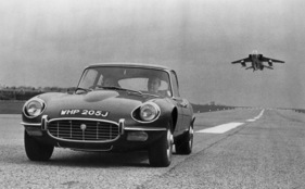 Jaguar E V12 (1972) - Beschleunigungsrennen gegen Düsenjäger Jaguar