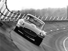 Jaguar E V12 (1972) - in der Steilwandkurve