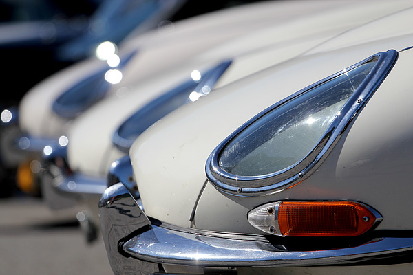 Jaguar E am British Car Meeting 2011 in Mollis - drei weisse E-Type-Coupés