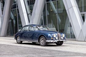 Jaguar MK II 3.8L (1964) - Lot 106 at the Artcurial Musée Automobile du Château de Vernon auction 2025