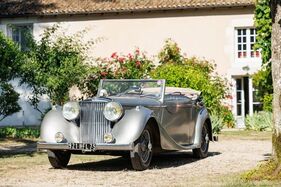 Jaguar MK IV 3.5 L Drophead Coupe (1947) - Lot 018 at the Artcurial Musée Automobile du Château de Vernon auction 2025