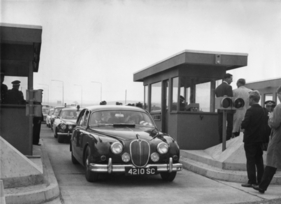 Jaguar Mark 2 (1964) - das erste Auto auf der Forth Bridge