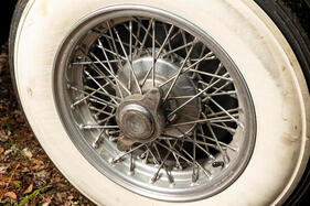Jaguar Mark VII Coupé Meteor (1951) – Drahtspeichenräder von Borrani