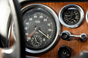 Jaguar Mark VII Coupé Meteor (1951) – englische Eigenart: Drehzahlmesser gegen den Uhrzeigersinn