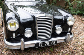 Jaguar Mark VII Coupé Meteor (1951) – glattflächige Front mit integrierten Fernscheinwerfern