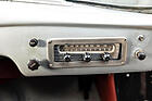 Jaguar Mark VII Coupé Meteor (1951) – wenig ergonomisch: Radio Aster 506 und Scheibenwischerschalter ganz rechts im Armaturenbrett