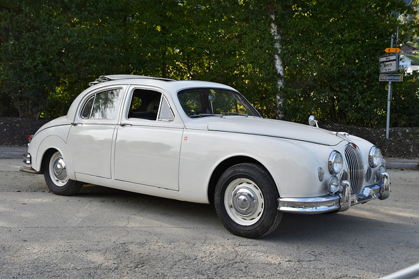 Image: Jaguar Mk 1 3.4-Litre Saloon (1958) - as lot 174 at the auction of the Oldtimer Galerie Toffen on October 15, 2022