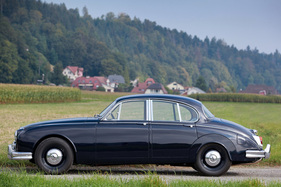 Jaguar Mk 2 2,4 Litre (1964) - 4,59 Meter lang Jaguar Mk 2 2,4 Litre (1964) - 4,59 Meter lang