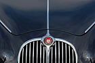 Jaguar Mk 2 2,4 Litre (1964) - Hubraum auch im Jaguarzeichen angeschrieben