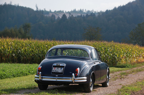 Jaguar Mk 2 2,4 Litre (1964) - erst mit dem Mk 2 kam die Panoramaheckscheibe Jaguar Mk 2 2,4 Litre (1964) - erst mit dem Mk 2 kam die Panoramaheckscheibe