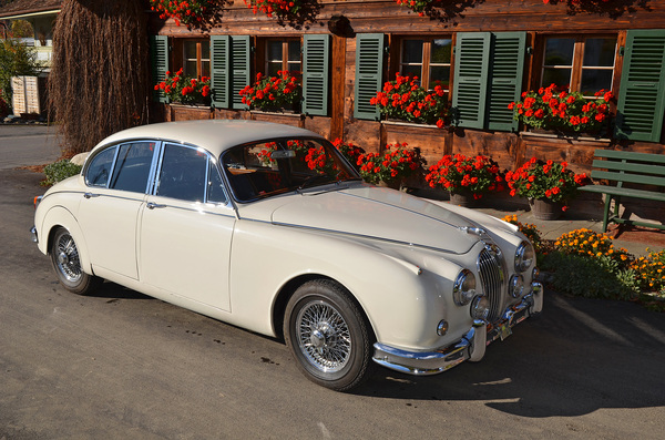 Image: Jaguar Mk 2 3,8-Litre Saloon (1962) - offered at the auction of the Oldtimer Gallery in Toffen on November 29, 2014