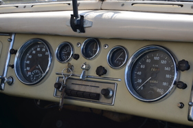 Jaguar Mk VII Beutler Cabriolet (1953) - Smith-Instrumente, Tacho und Drehzahlmesser gegenläufig (1953)