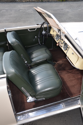 Jaguar Mk VII Beutler Cabriolet (1953) - bequemer Einstieg für Fahrer und Beifahrer