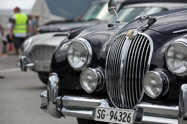 Jaguar Mk2 vor Aston-Martin - British Car Meeting Mollis 2017