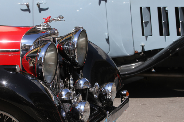 Jaguar S.S. 2 1/2 Litre Saloon (1936) - soll die Masche den Jaguar am Springen hindern? - Oldtimer in Obwalden (O-iO) 2019