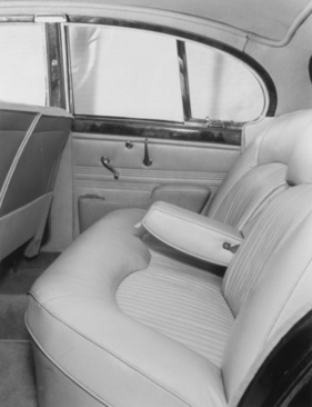 Jaguar S-Type (1963) - Rear seat bench with plenty of headroom (1963)