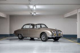 Jaguar S-Type (1964) - Lot 107 an der Artcurial Musée Automobile du Château de Vernon Versteigerung 2025