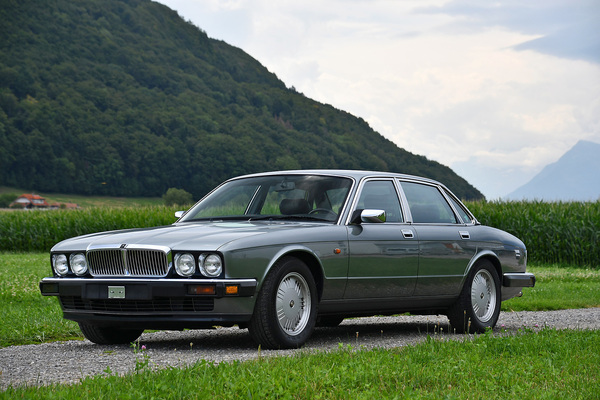 Jaguar Sovereign 4.0 (1994) - registered for auction at the Oldtimer Galerie Toffen on October 17, 2020