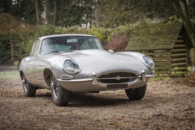 Jaguar Type E 3,8 Litres Series 1 (1963) - als Lot 321 an der Bonhams Versteigerung "Les grandes marques du monde au Grand Palais" in Paris 2017