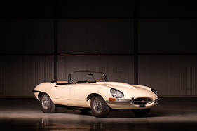 Jaguar Type E 3,8L Série 1 cabriolet "plancher plat" (1961) - als Lot 238 angeboten an der Artcurial Rétromobile Paris Versteigerung am 3./4. Februar 2023