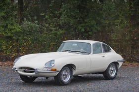 Jaguar Type E 4.2 Litres Série 1 Coupé (1966) - angeboten als Lot 311 an der Bonhams-Versteigerung im Grand Palais Paris am 4. Februar 2016
