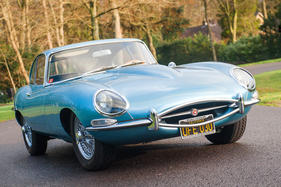 Jaguar Type E 4.2 Litres Série 1 Coupé (1967) - angeboten als Lot 368 an der Bonhams-Versteigerung im Grand Palais Paris am 4. Februar 2016 (1967)