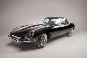 Jaguar Type E Série 1 3.8L Roadster avec Hard Top (1962) - as lot 060 at the Artcurial auction on the occasion of the Rétromobile in Paris 2018