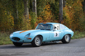 Jaguar Type E Série 1 coupé compétition FIA (1962) - Lot 060 an der Artcurial „Automobiles sur les Champs" Versteigerung 2024