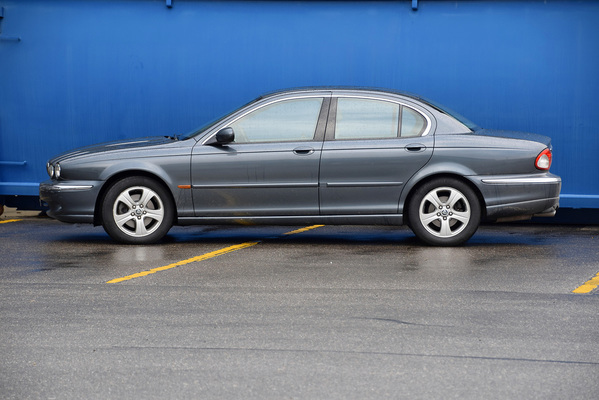 Jaguar X-Type 3,0 V6 (2001) - als Lot 06 an der Versteigerung der Oldtimer Galerie Toffen am 21. April 2018