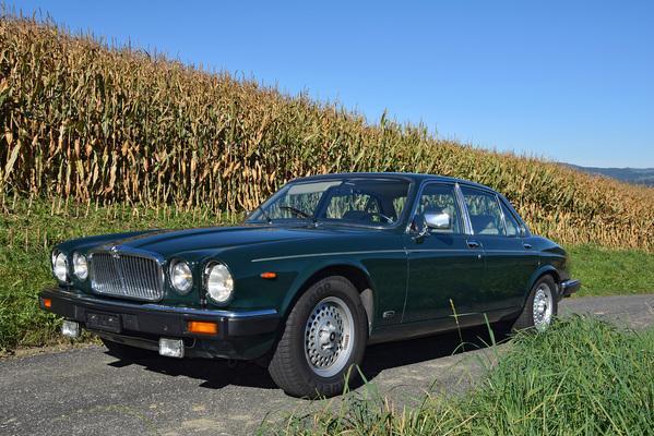 Jaguar XJ 12 5,3 Sovereign (1986) - angeboten an der Versteigerung der Oldtimer Galerie in Toffen am 28. November 2015