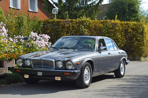 Jaguar XJ 12 5.3 Vanden Plas (1984) - als Lot 31 an der Versteigerung der Oldtimer Galerie Toffen am 20. Oktoberl 2018