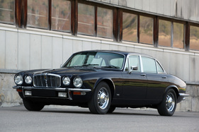 Jaguar XJ 12 L (1972) - angeboten an der Versteigerung der Oldtimer Galerie in Toffen am 26. April 2014