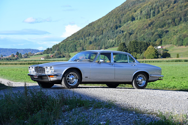 Jaguar XJ 12 L (1974) - als Lot 178 an der Versteigerung der Oldtimer Galerie Toffen am 14. Oktober 2023 angeboten