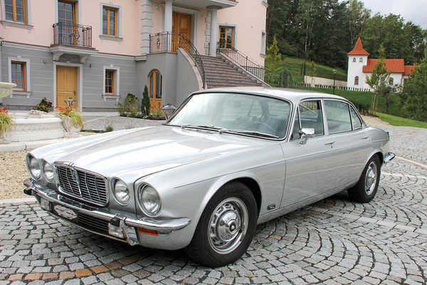 Jaguar XJ 12 L (1974) - als Lot 33 an der Versteigerung der Oldtimer Galerie in Toffen am 19. Oktober 2019