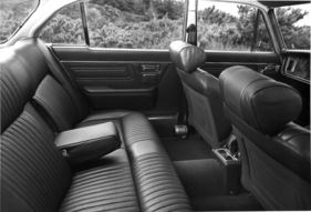 Jaguar XJ 12 L (1974) - geräumiger Fond der Langversion