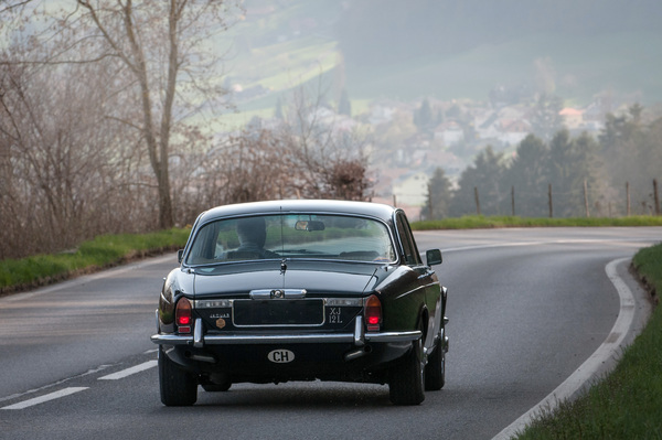 Jaguar XJ 12 L Serie II (1973) - Chromstossstangen bei der Serie II