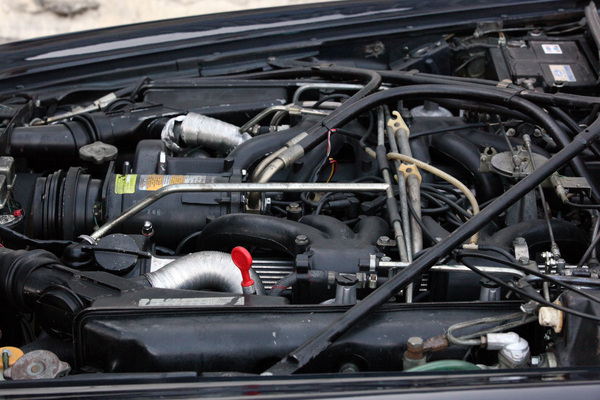 Jaguar XJ 12 L Serie II (1973) - der V12 mit obenliegenden Nockenwellen und Zenith-Horizontalvergasern