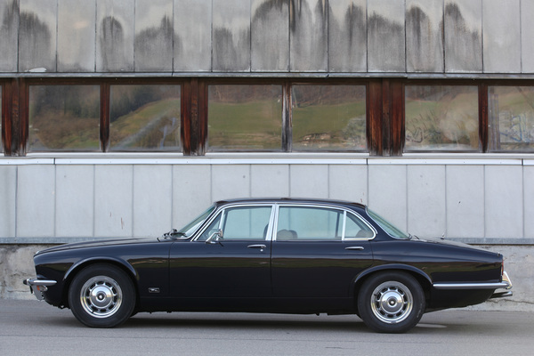 Jaguar XJ 12 L Serie II (1973) - der verlängerte Radstand der Langversion kommt vollständig den Fondpassagieren zu Gute