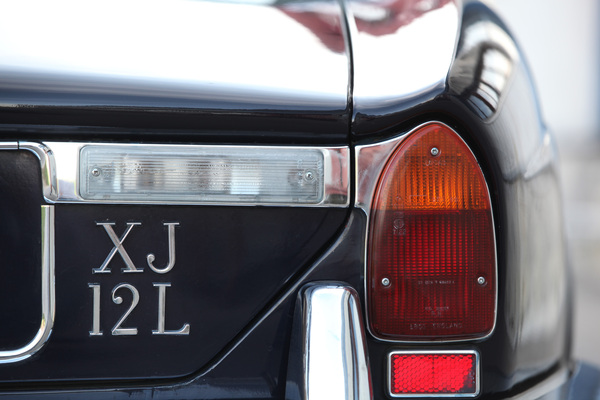 Jaguar XJ 12 L Serie II (1973) - die Lang-Version, eindeutig gekennzeichnet