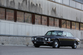 Jaguar XJ 12 L Serie II (1973) - tiefe Gürtellinie, grosse Glasflächen