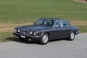 Jaguar XJ 12 Vanden Plas (1985) - als Lot 002 am 25. April 2015 an der Versteigerung der Oldtimer Galerie in Toffen Jaguar XJ 12 Vanden Plas (1985) - als Lot 002 am 25. April 2015 an der Versteigerung der Oldtimer Galerie in Toffen