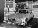 Jaguar XJ (1980) - modernisiert, man beachte die historische Kulisse - Genfer Autosalon 1980