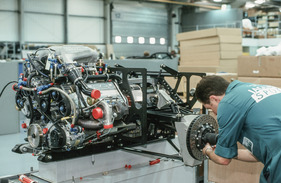 Jaguar XJ 220 (1992) - Arbeit an der Technik