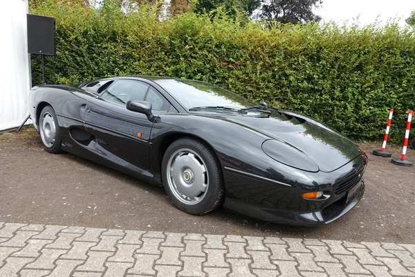 Jaguar XJ 220 (1992) – Classic Days 2025